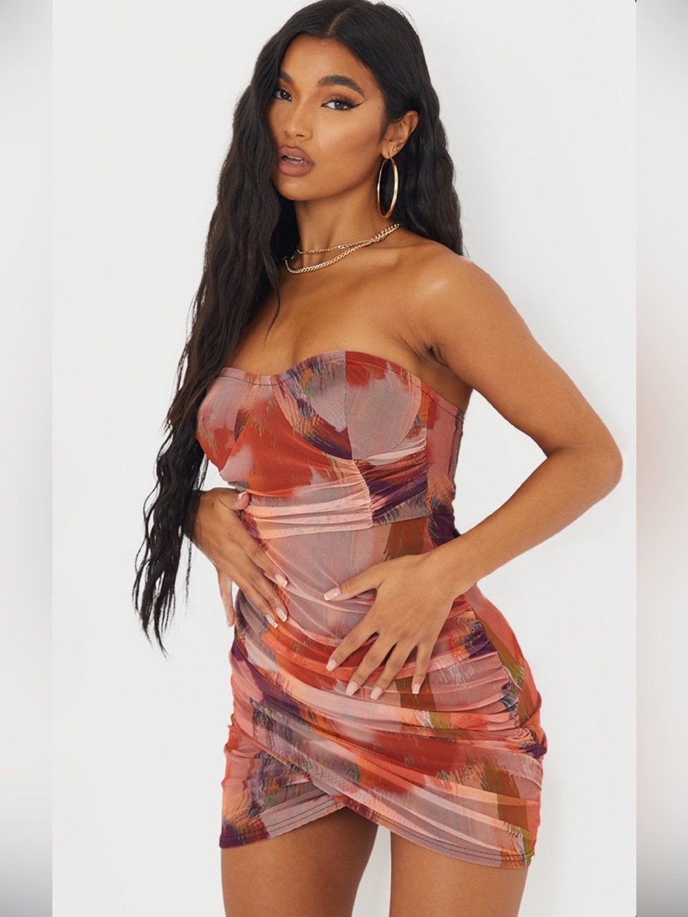 PrettyLittleThing - Orange Abstract Print Bandeau Ruched Bodycon Dress